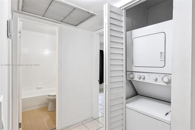 Building Photo - 9724 Hammocks Blvd