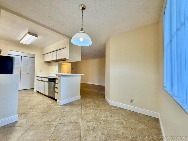 Building Photo - 9777 Westview Dr