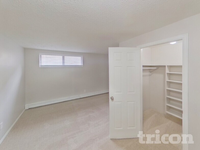 Building Photo - 2212 Woodburn St