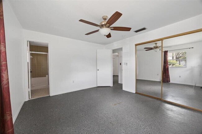 Building Photo - 1567 SE 27th St