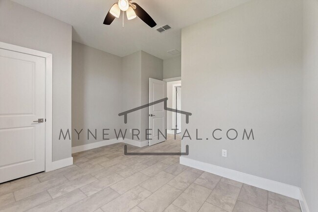 Building Photo - Deposit-Free! Get $1,000 OFF your first mo...