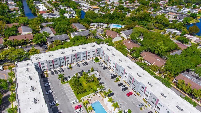 Building Photo - 2555 NE 193rd St