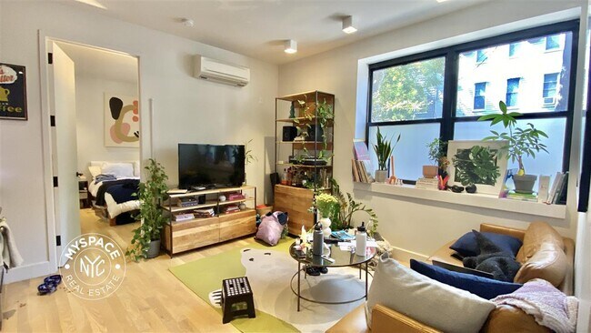 Building Photo - 312 Devoe St