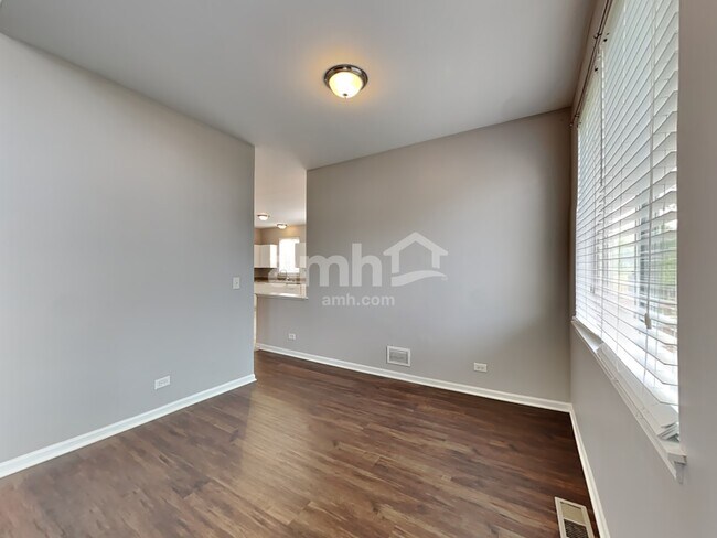 Building Photo - 9921 Bedford Dr