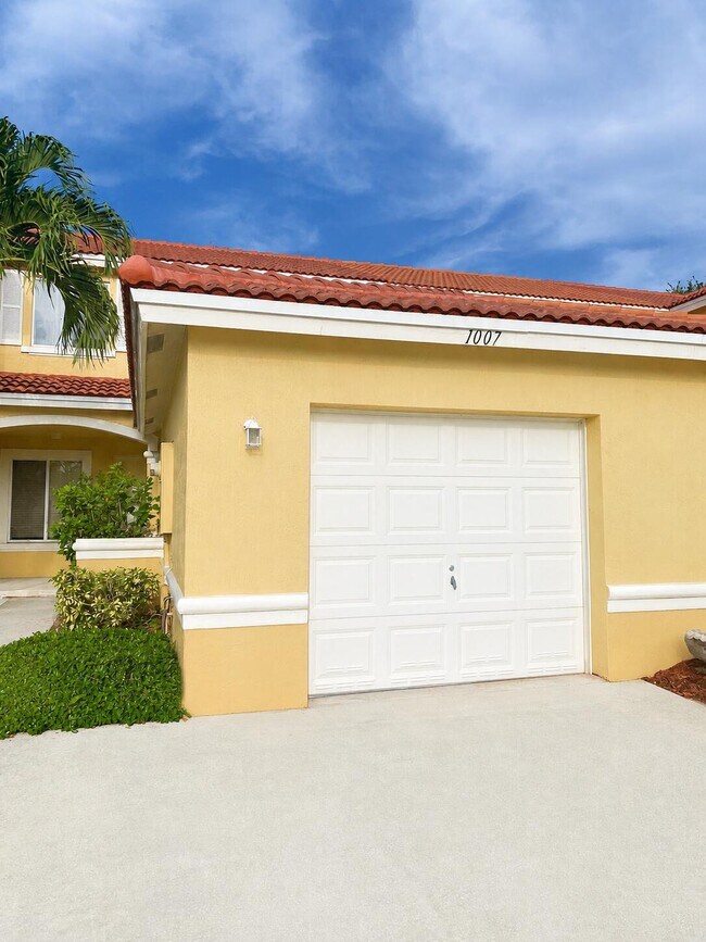 Building Photo - 1007 Arezzo Cir