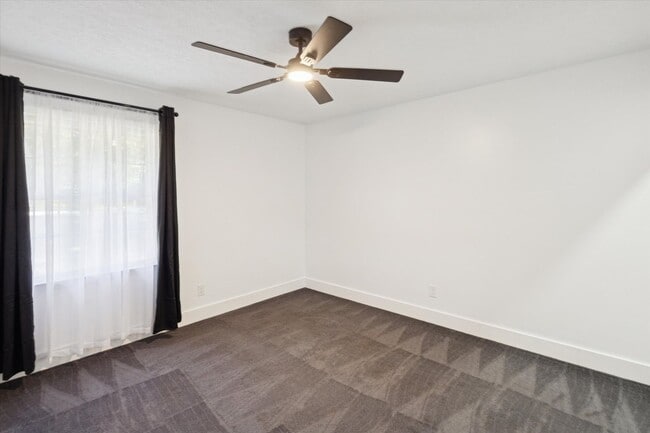 Building Photo - MOVE-IN READY! (Pet Friendly)