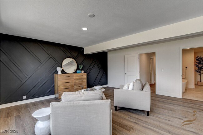 Building Photo - 2685 S Tenaya Way