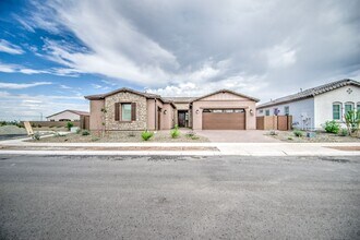 Building Photo - NEW 4 Bedroom home in Phoenix!