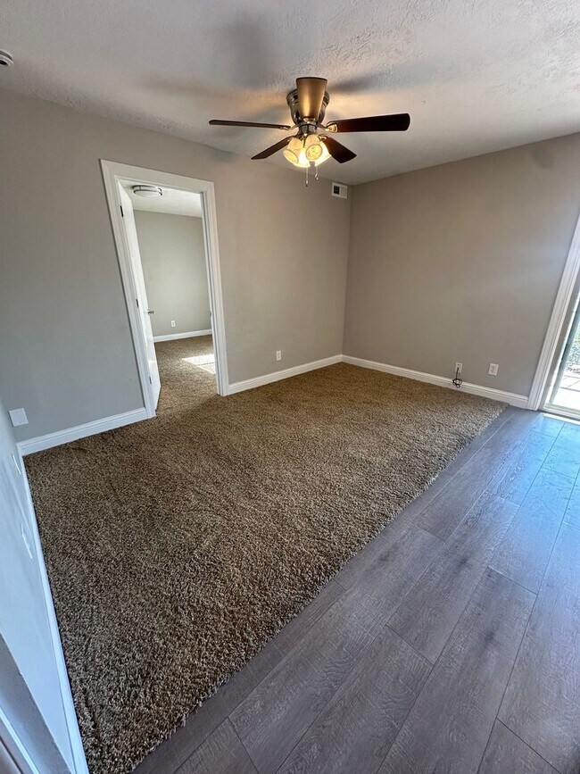 Building Photo - Beautiful Bountiful Home!