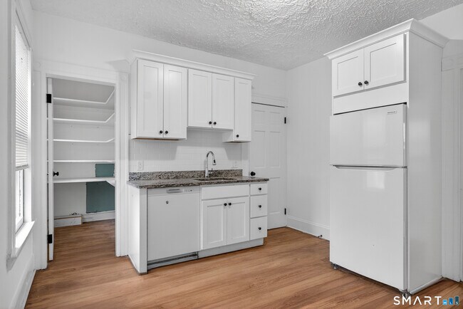 Building Photo - 373 Wood Ave