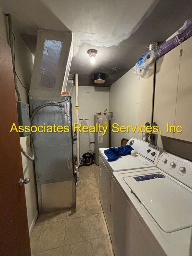 Building Photo - 3 Bed/2 Bath Spacious Home in BLACK ACRES!!!