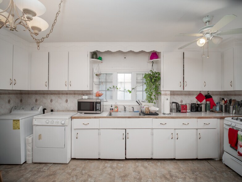 Building Photo - 60 Powder House Blvd