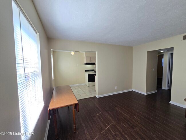 Building Photo - 3217 Springfield Dr