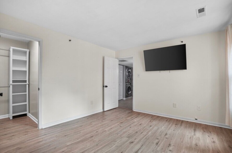 Building Photo - 4 Cedar Valley Pl