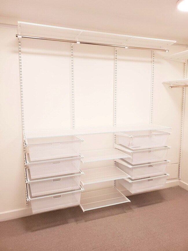 Building Photo - 180 E Pearson St