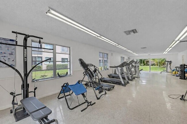 Building Photo - 4500 N Federal Hwy