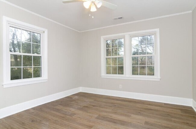 Building Photo - 229 Lullwater Dr