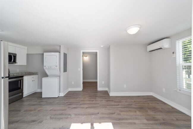 Building Photo - Brand New 1 Bedroom 1 Bathroom Steps away from UF! FALL 2026