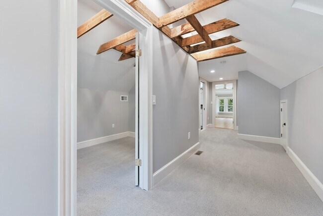 Building Photo - 25 Primrose St