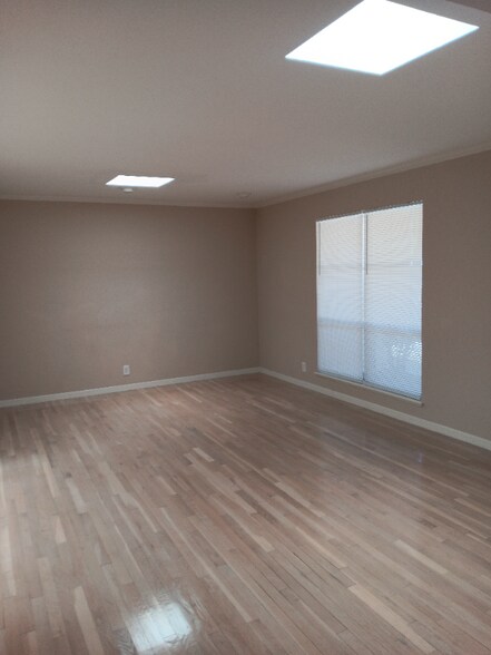 Building Photo - 309 Skyway Ln