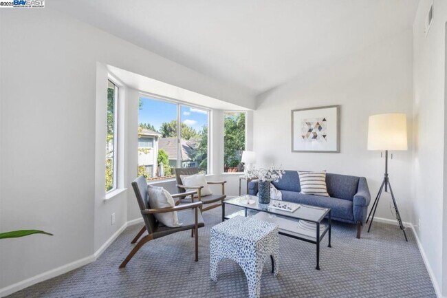 Building Photo - 5 Stuart Pl