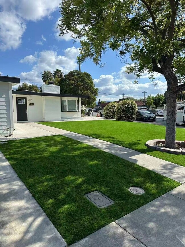 Building Photo - 2598 Dixon Dr