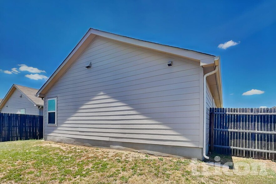 Building Photo - 8506 Amistad Cove