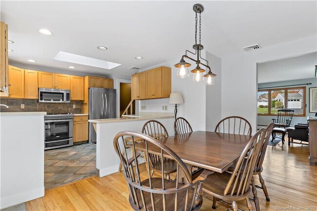 Building Photo - 4 Woodvale Rd Ext