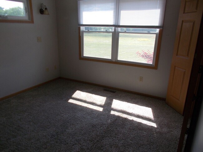 Building Photo - Large, beautiful home in South Richmond