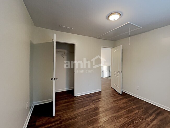 Building Photo - 3562 Huddlestone Ln NE