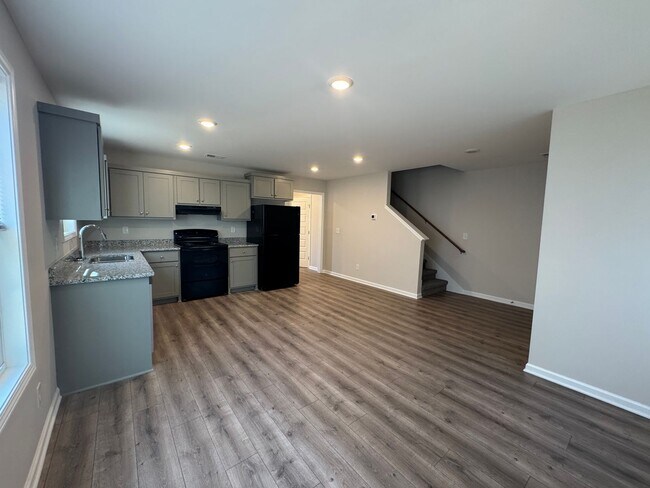 Building Photo - 207 Mountaindale Dr