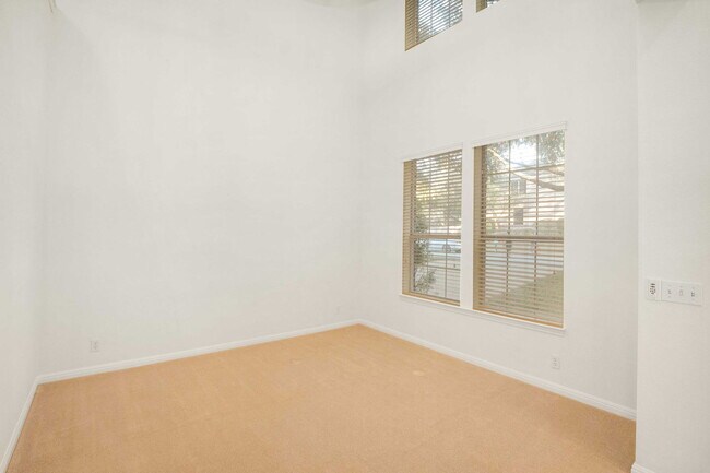 Building Photo - 2514 Crenshaw Dr