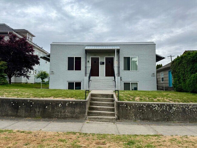 Building Photo - Fully Furnished 1 Bedroom 1 Bathroom WITH laundry!