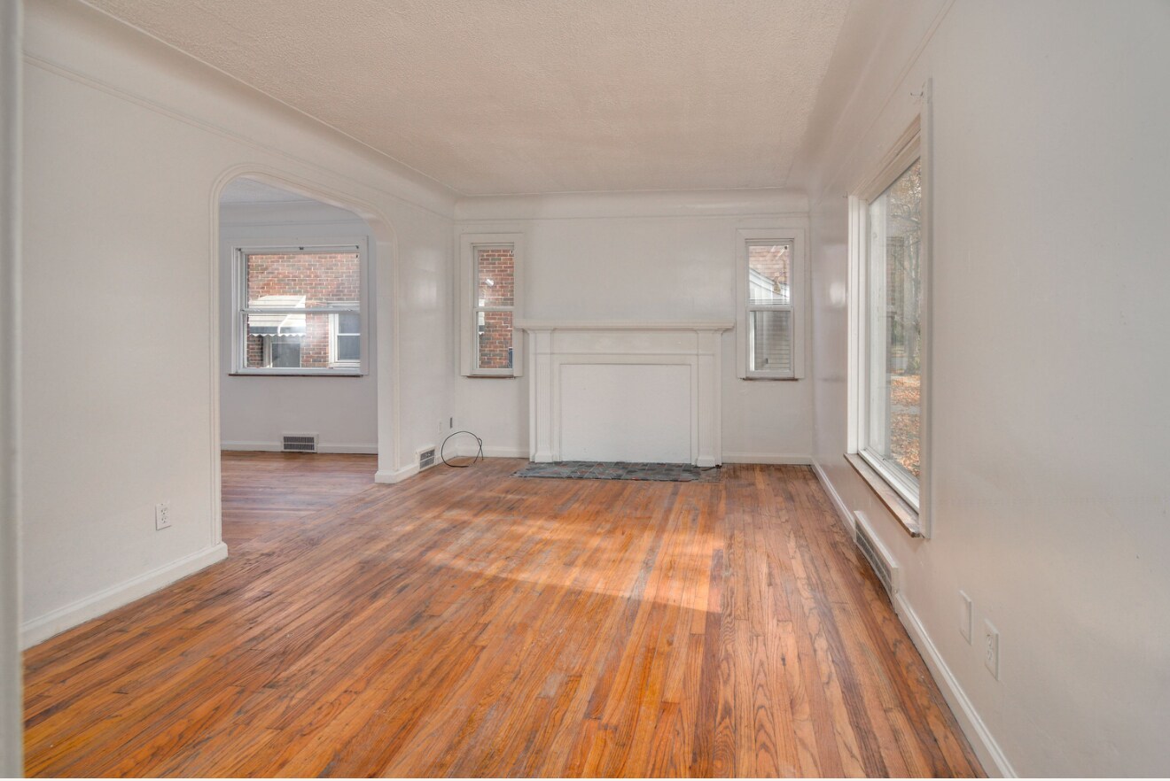 Building Photo - 15411 Seymour St