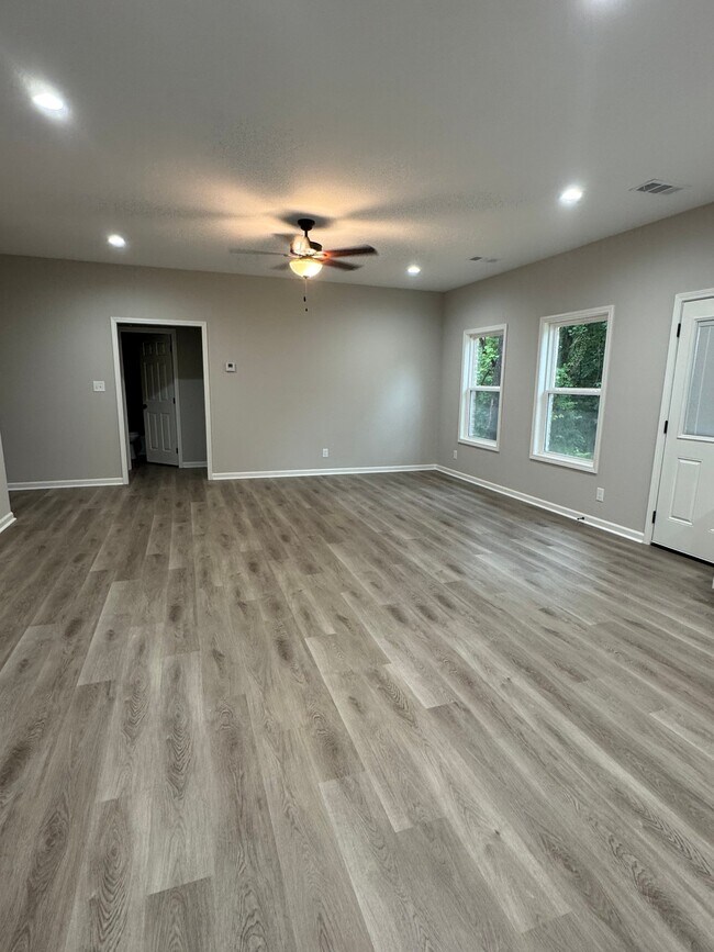 Building Photo - 456 Huffman Dr