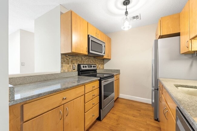 Building Photo - 15 Bower Rd