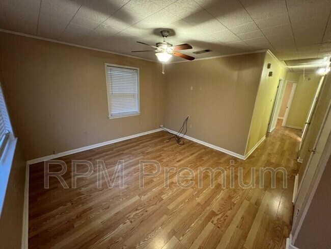 Building Photo - 4143 Nelson St