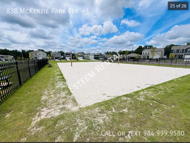 Building Photo - 838 McKenzie Pk Ter