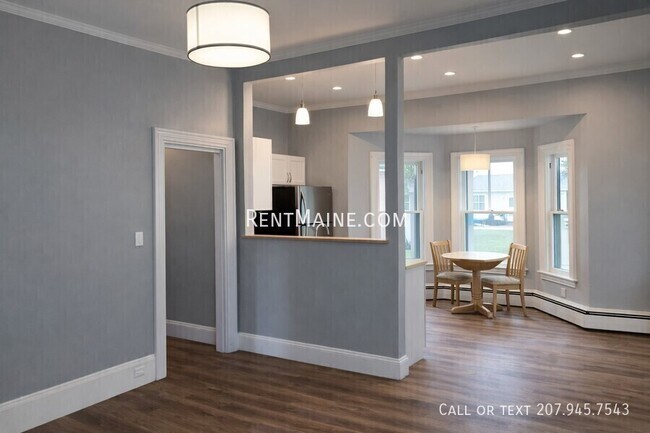 Building Photo - 15 Lloyd Ln