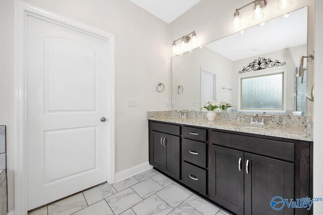 Building Photo - 141 Slade Thomas Dr