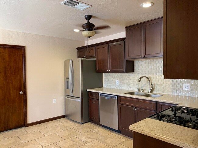 Building Photo - 6745 Ridge Top Dr