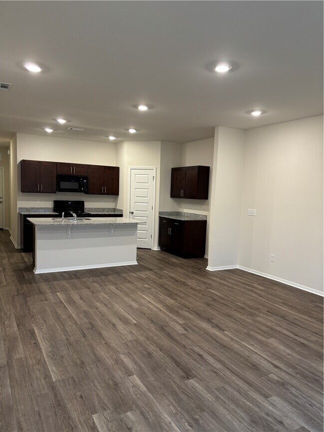 Building Photo - 6608 NW Altus St