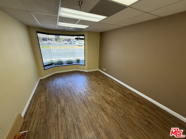 Building Photo - 820 N Mountain Ave