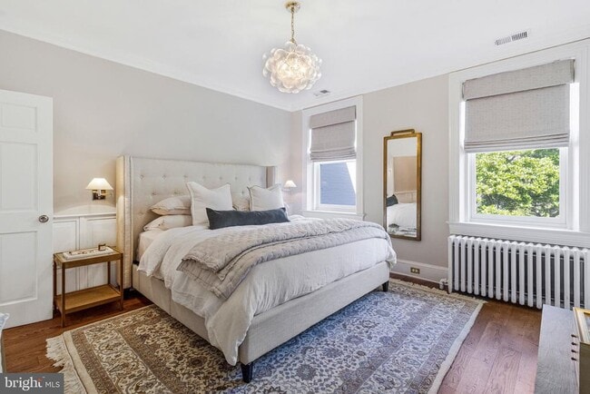 Building Photo - 611 G St SE