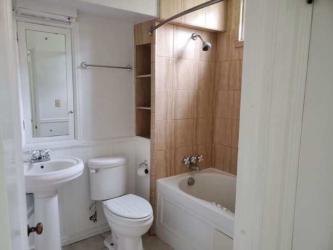 Primary Photo - One Bedroom Apartment in the Heart of Down...