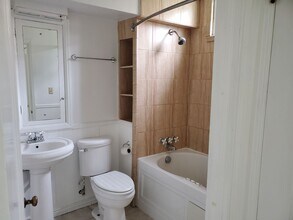 Building Photo - One Bedroom Apartment in the Heart of Down...