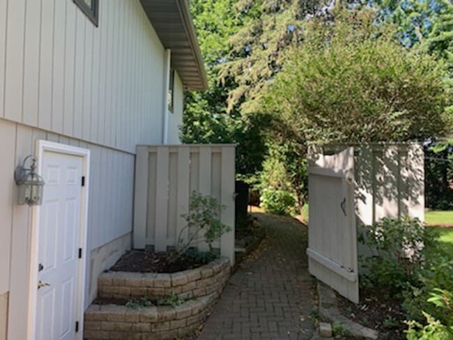 Building Photo - Beautiful 3 Bedroom Home in Middleton