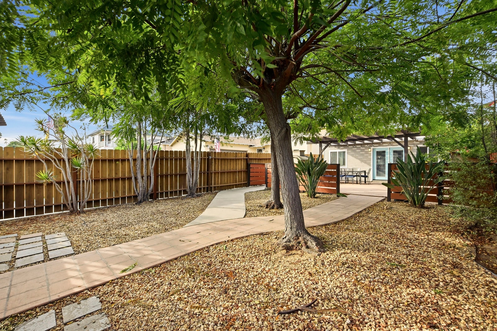 Building Photo - 2154 Oliver Ave