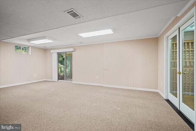 Building Photo - 11811 Dinwiddie Dr