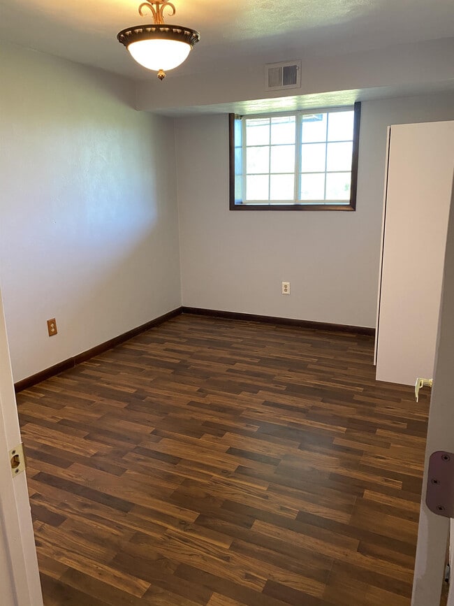 Building Photo - 3215 W Willow Knolls Dr